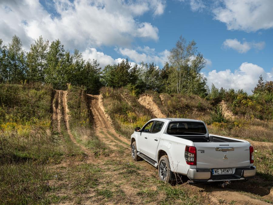  Mitsubishi L200 Double Cab 2019 года  (WW) (фото 25 из 42)